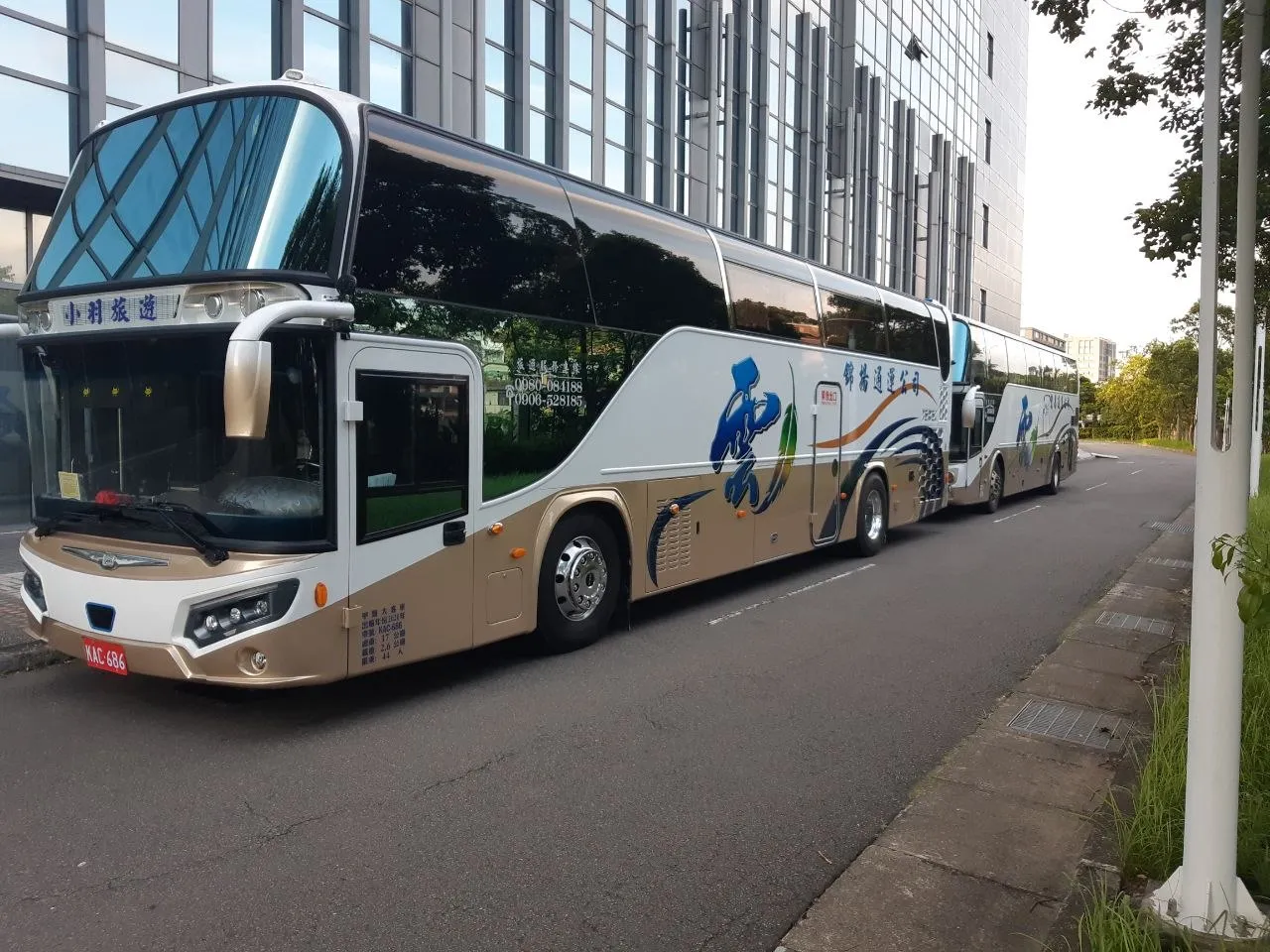 浮雲輕鬆遊 42 人座大巴(雲陞遊覽車)